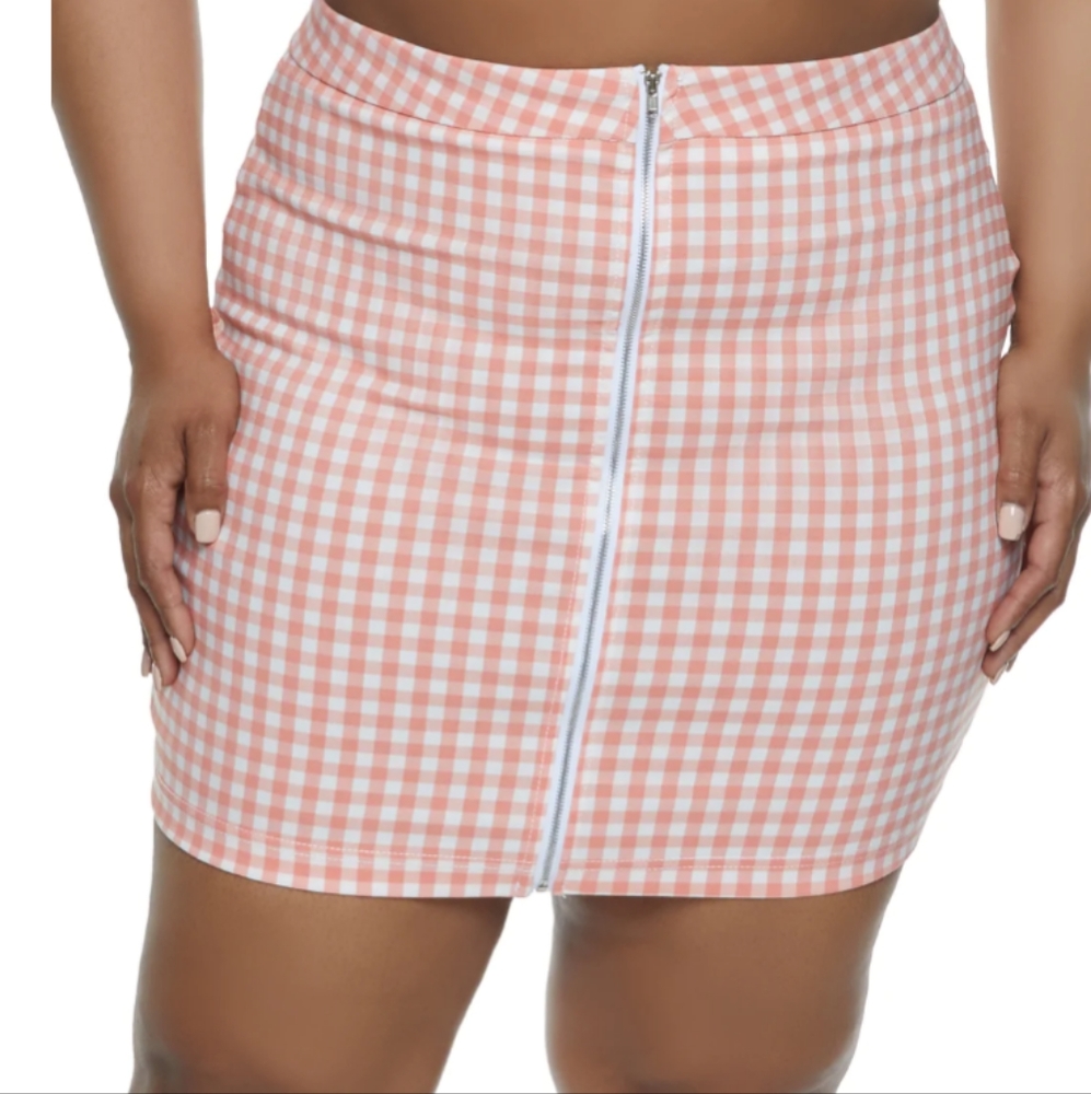 Mini skirt with zipper in front $10